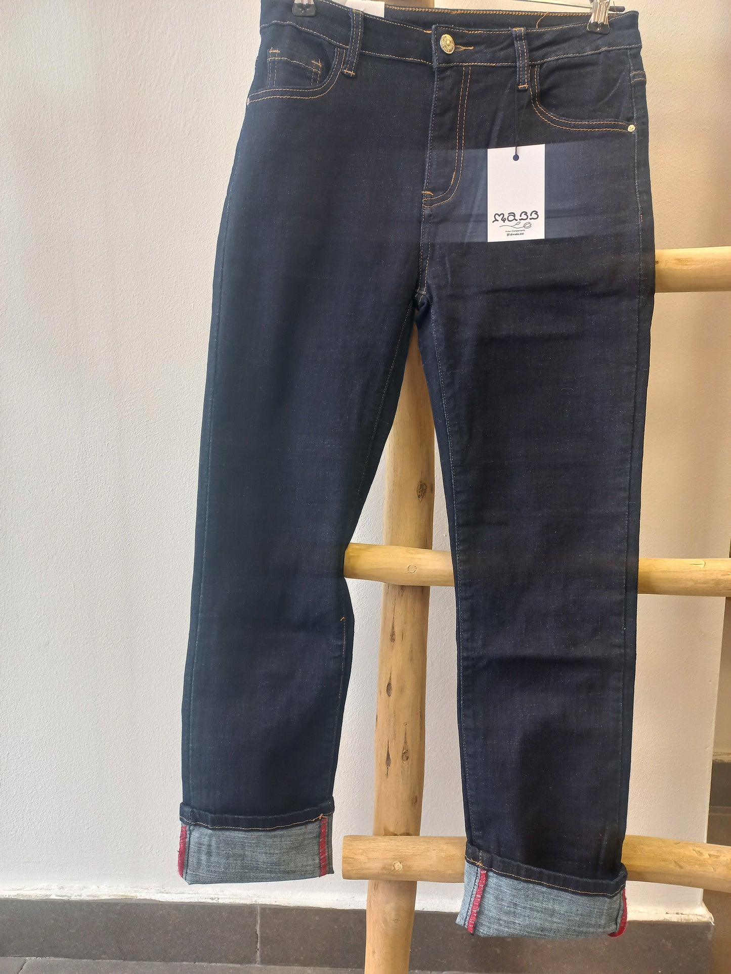 Pantalón Vaquero filo rojo por dentro